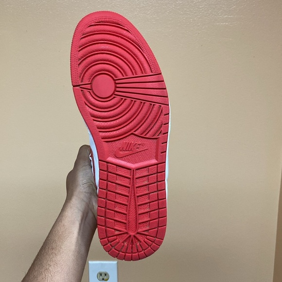 Air Jordan 1 Retro High OG “Heritage” - Picture 15 of 17